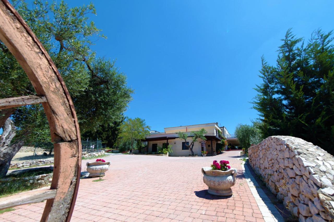 Agriturismo Le Matinelle มาเตรา ภายนอก รูปภาพ